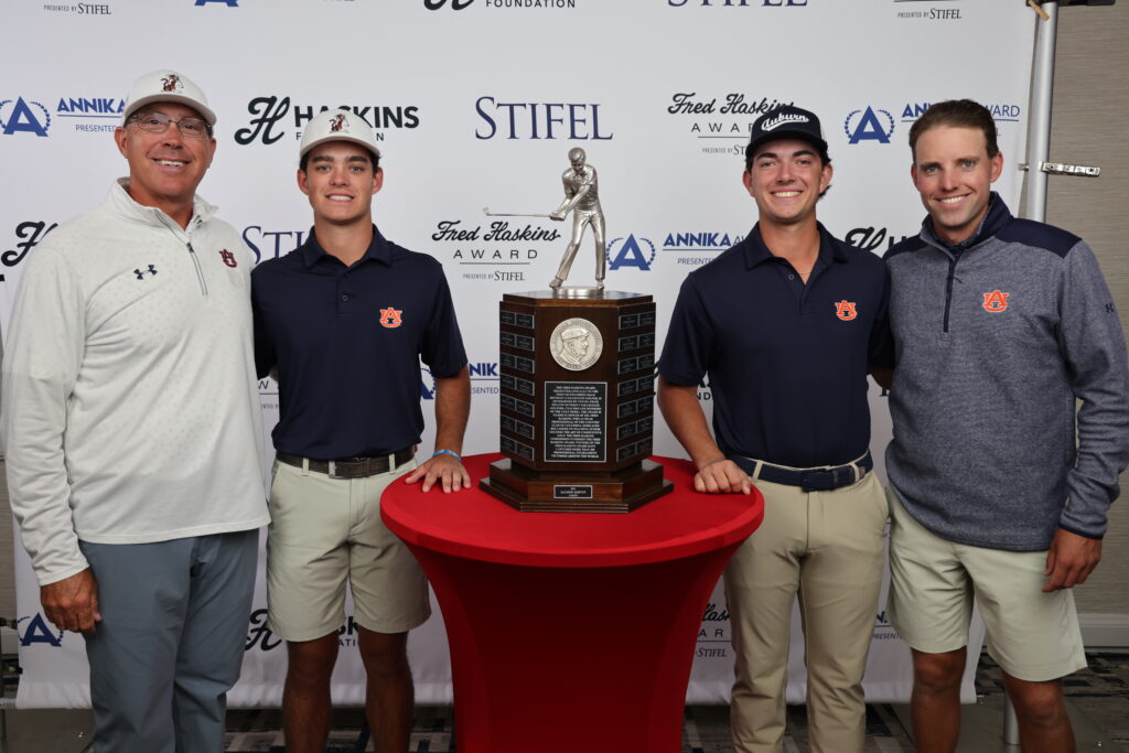 Jackson Koivun, fellow finalist Brendan Valdes and the Auburn coaching staff join Koivun for a photo with the Haskins Award.