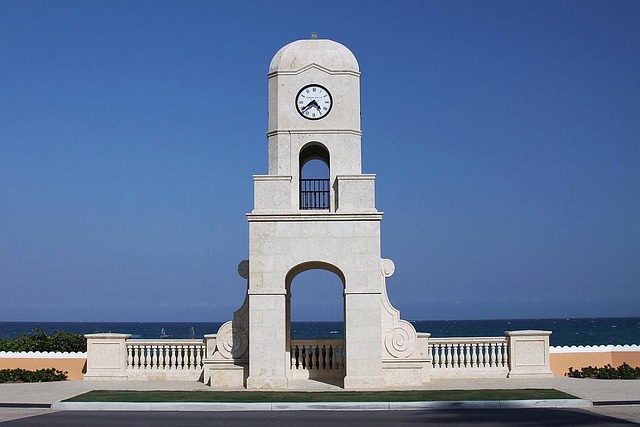 The Palm Beach clocktower represents the 2025 Cognizant Classic.