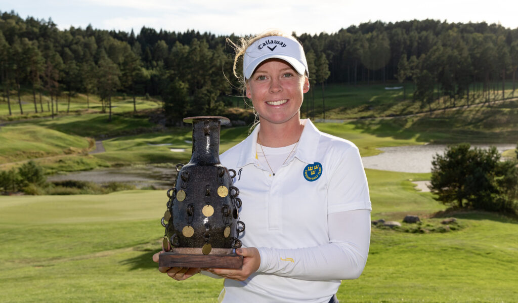 Meja Ortengren poses with her trophy at the 2025 Hills Open.