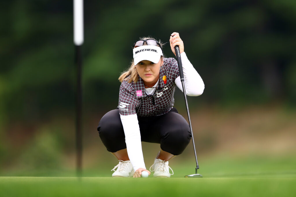 Brooke M. Henderson eyes up a putt on the tenth green during the third round of the CPKC Women's Open. 