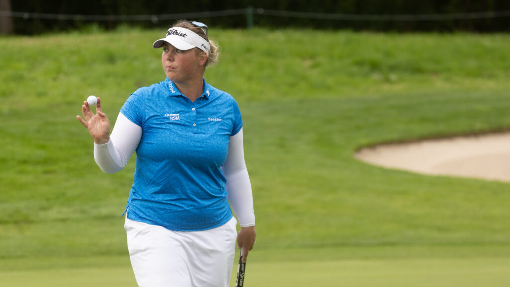 Alice Hewson waves to the crowd during the final round of the 2025 VP Bank Swiss Open.