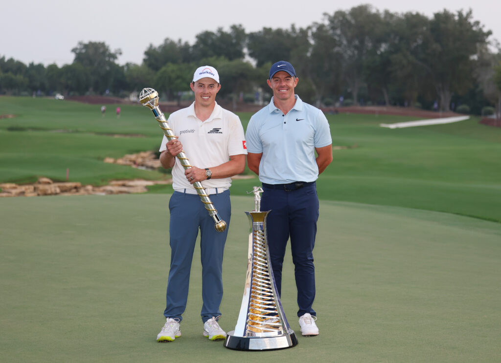 Matt Fitzpatrick and Rory McIlroy pose on the 18th green with the DP World Tour Championship and Race to Dubai trophies on day four of the 2025 DP World Tour Championship.