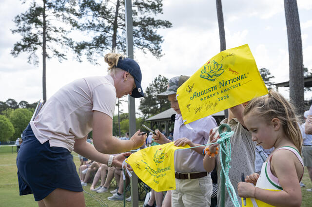Meja Örtengren signs autographs after her second round.