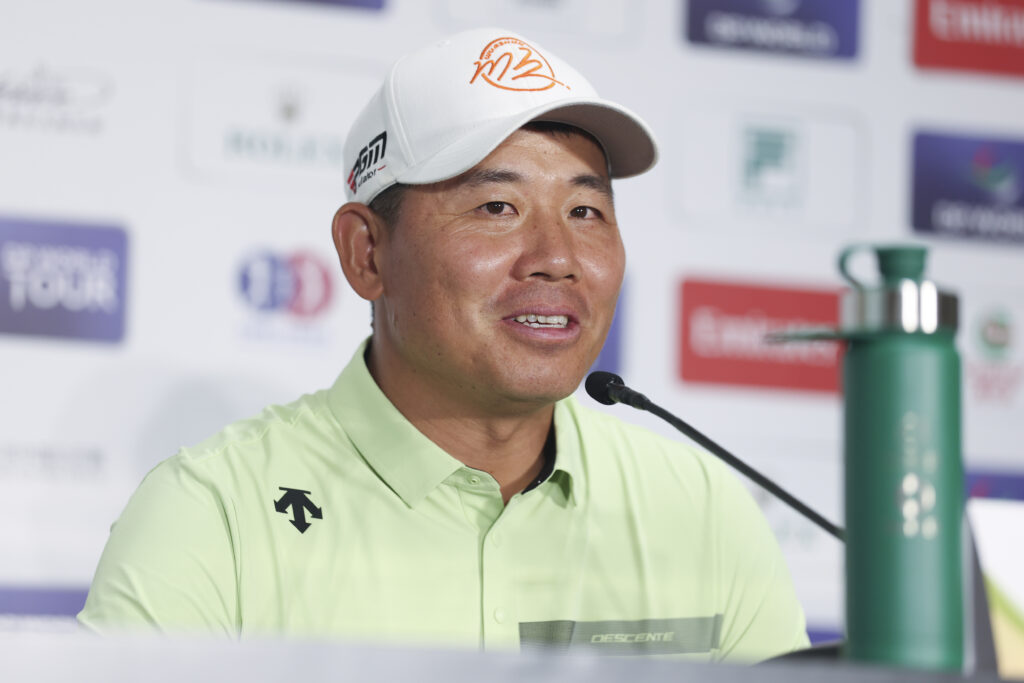 Ashun Wu meets with the press ahead of the 2026 Volvo China Open.