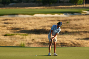 Brady Siravo of the Pepperdine Wave putts during the 2026 Division I Men’s Golf Championship.