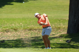 Josiah Gilbert of the Auburn Tigers chips during the 2026 Division I Men’s Golf Championship.