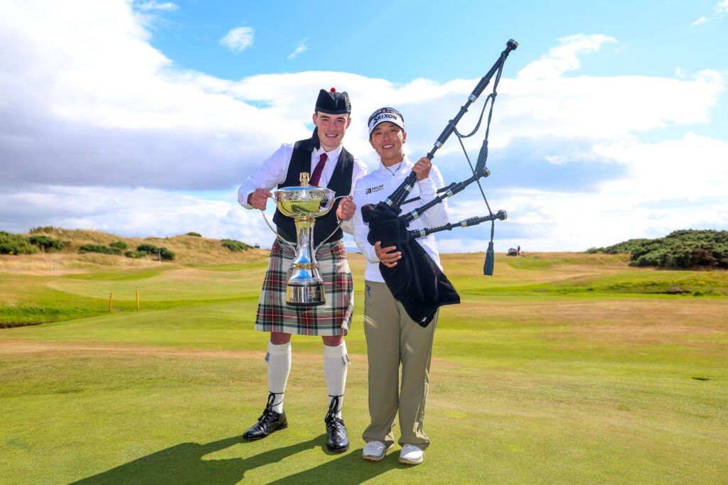 Jenny Shin celebrates her win with a Scottish bagpiper. 