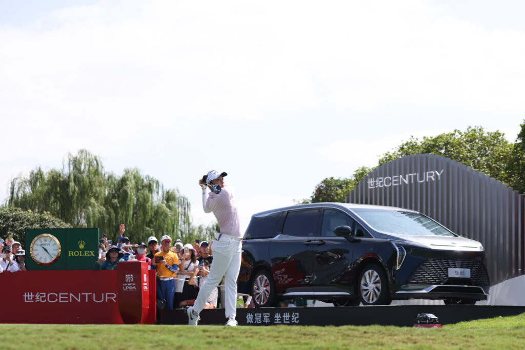 Jeeno Thitikul hits a tee shot on the 1st hole during the first round of the 2025 Buick LPGA Shanghai.