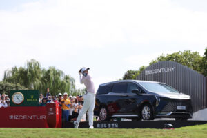 Jeeno Thitikul hits a tee shot on the 1st hole during the first round of the 2025 Buick LPGA Shanghai.